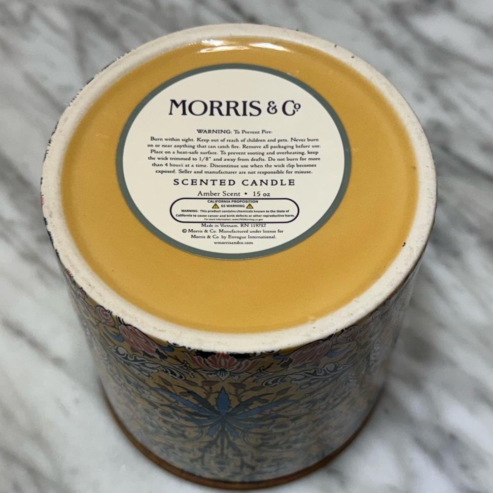 Morris & Co, 15 oz Candle in Ceramic Jar with Wooden Lid, Classic Amber Scent - Picture 6 of 6